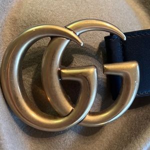Wide leather Gucci belt